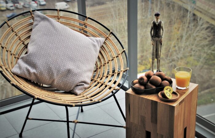 Aménagements_malins_:_comment_optimiser_l’espace_sur_un_petit_balcon_en_longueur_?