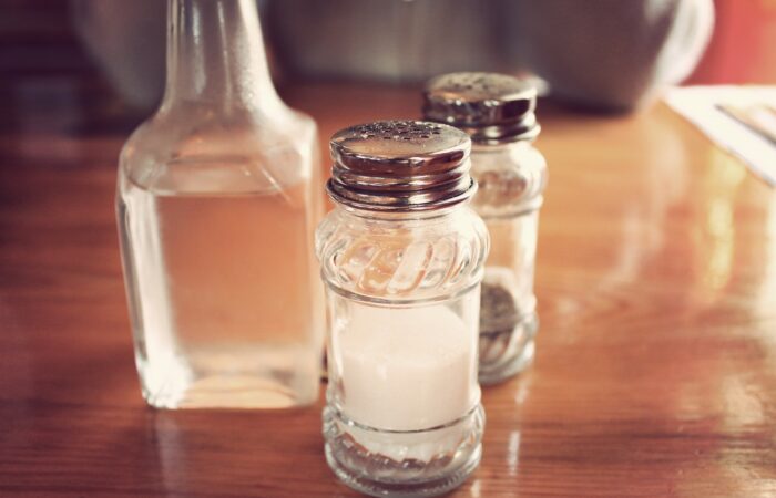 Faire_briller_sa_maison_:_L_utilisation_efficace_du_vinaigre_blanc_contre_le_goudron