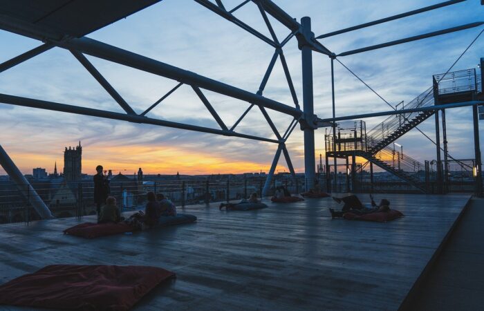 L_art_de_l_aménagement_de_terrasses_:_découvrez_comment_les_pots_peuvent_faire_la_différence
